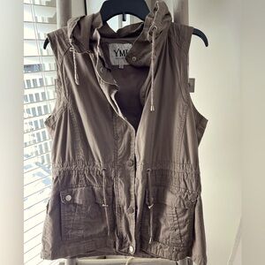 Woman’s Cargo Vest With Hood…